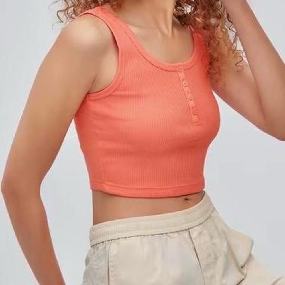 UNIQLO coral cropped tank. Sz XS